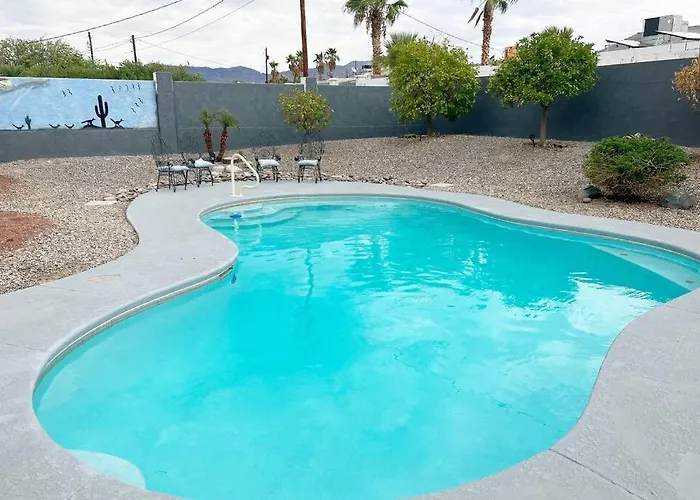 Spacious Getaway! Pool, Spa, Sleeps 9 Holiday home Lake Havasu City