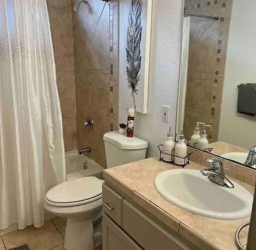 Holiday home Spacious Getaway! Pool, Spa, Sleeps 9