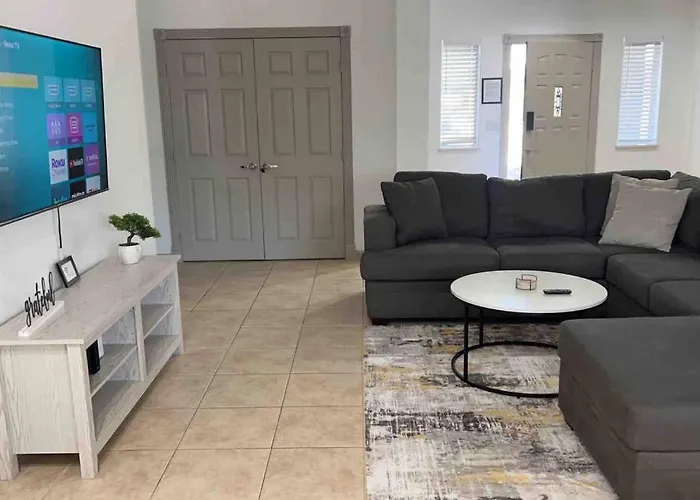 Holiday home Spacious Getaway! Pool, Spa, Sleeps 9 *