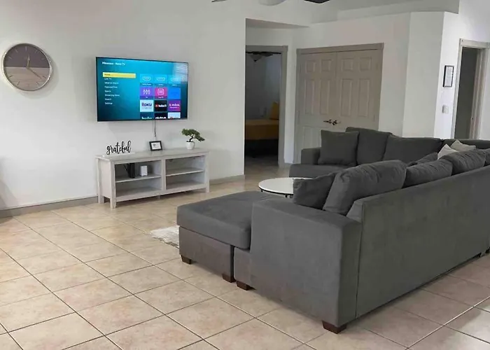 Spacious Getaway! Pool, Spa, Sleeps 9 *