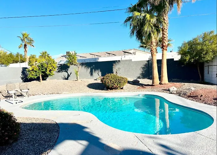 Spacious Getaway! Pool, Spa, Sleeps 9 Lake Havasu City